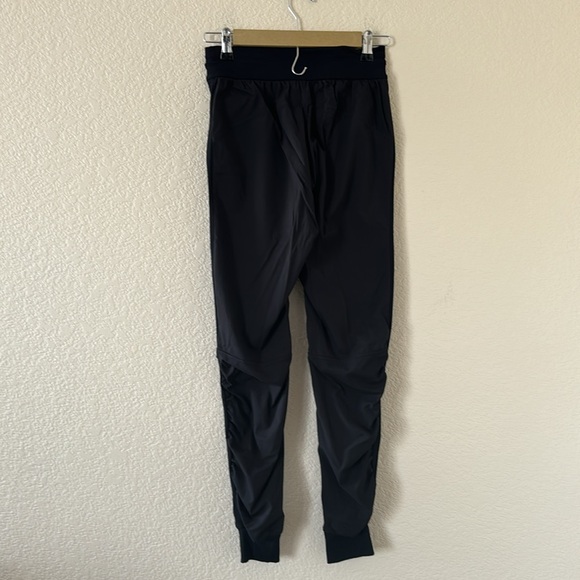 Lululemon Beyond the Studio Jogger Size 4 - Picture 4 of 15